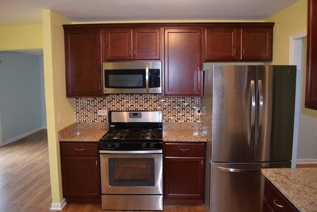 1650 Ashley Rd, Hoffman Estates, IL 60169 photo 3