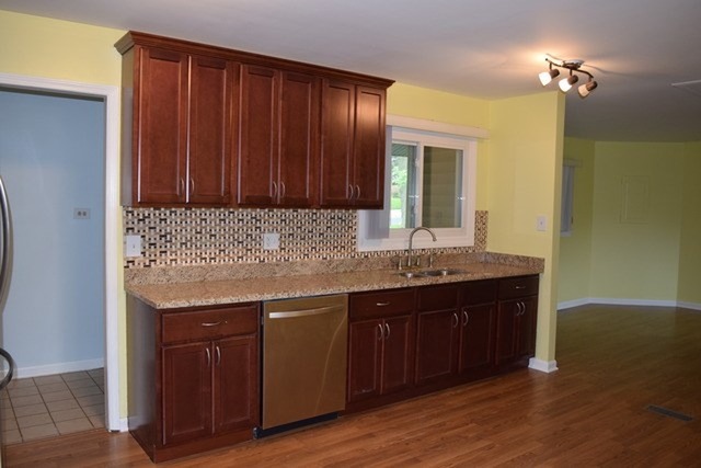 1650 Ashley Rd, Hoffman Estates, IL 60169 photo 4