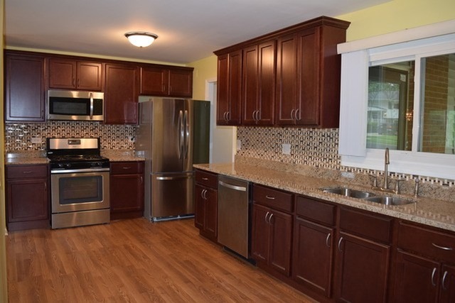 1650 Ashley Rd, Hoffman Estates, IL 60169 photo 2