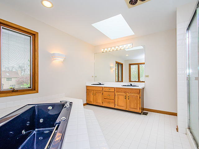 710 E Holly Ct, Addison, IL 60101 photo 17