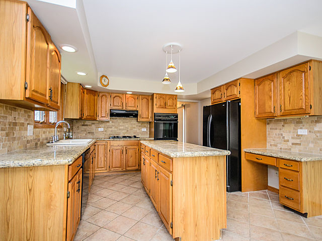 710 E Holly Ct, Addison, IL 60101 photo 4