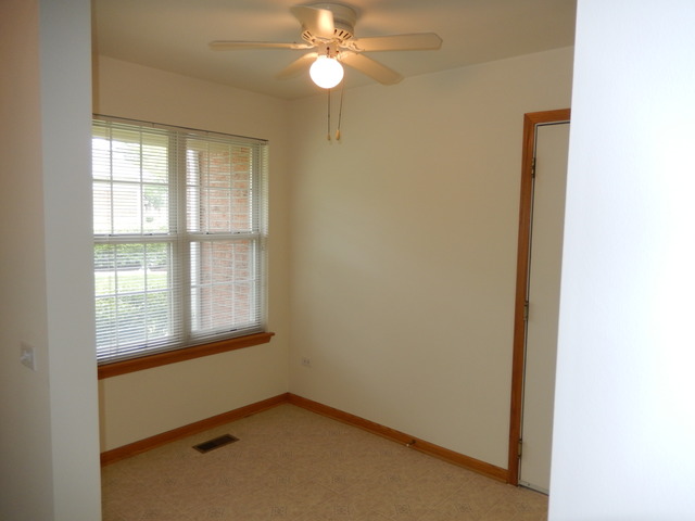 1635 Colfax Ct #4, Bartlett, IL 60103 photo 9