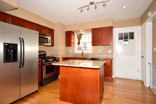 6715 N Harding Ave, Lincolnwood, IL 60712 photo 4