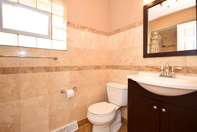 6715 N Harding Ave, Lincolnwood, IL 60712 photo 13