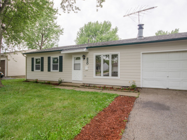 830 Post Ln, Streamwood, IL 60107 photo 1