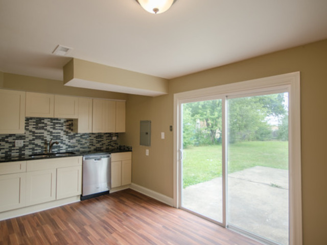 830 Post Ln, Streamwood, IL 60107 photo 4