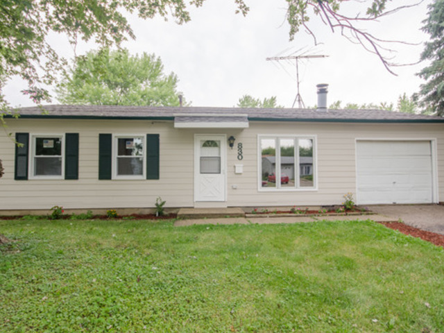 830 Post Ln, Streamwood, IL 60107 photo 2