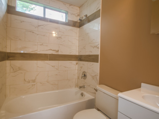 830 Post Ln, Streamwood, IL 60107 photo 12