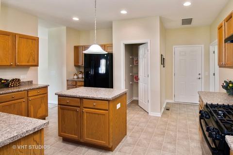 811 Hanson Ave, Mchenry, IL 60050 photo 3