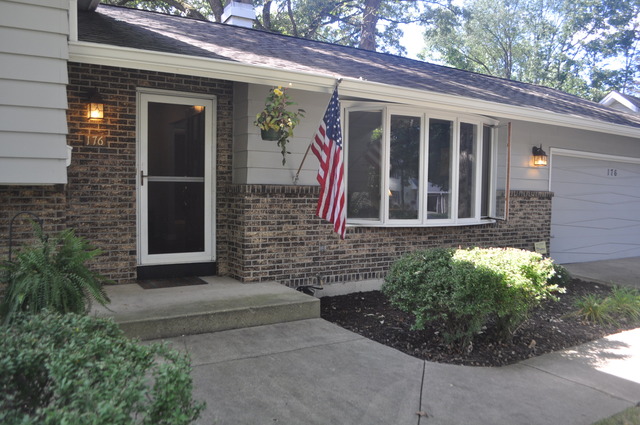 176 Westgate Dr, Elgin, IL 60123 photo 2