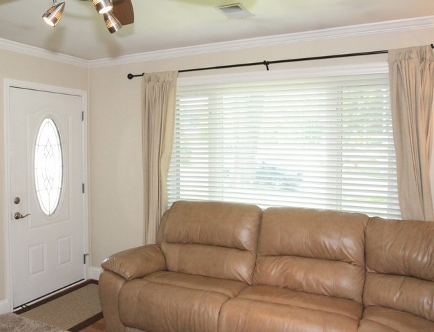 607 Bridget Pl, Wheeling, IL 60090 photo 2