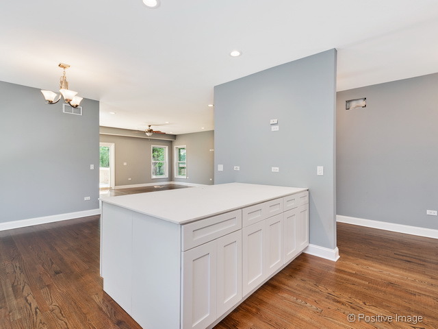 327 S Lombard Ave, Lombard, IL 60148 photo 8