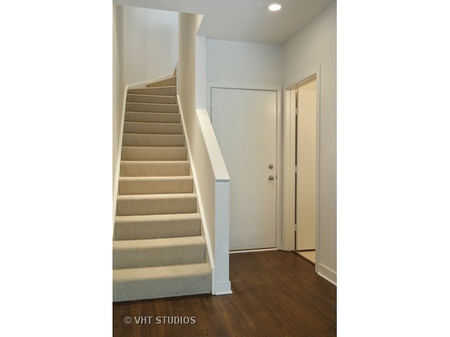 1226 W Cottage Pl, Chicago, IL 60607 photo 5