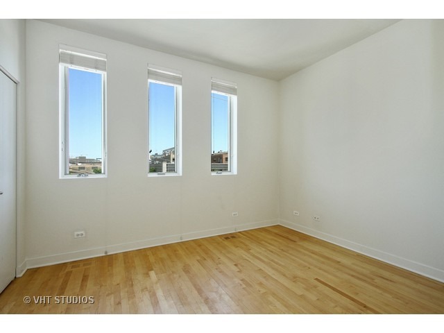1226 W Cottage Pl, Chicago, IL 60607 photo 14