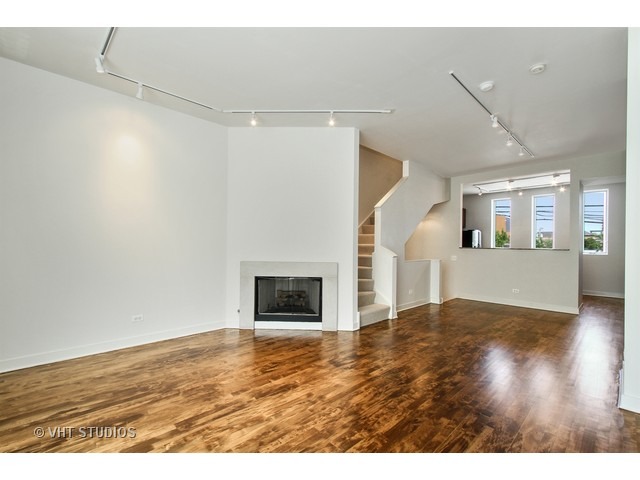 1226 W Cottage Pl, Chicago, IL 60607 photo 12