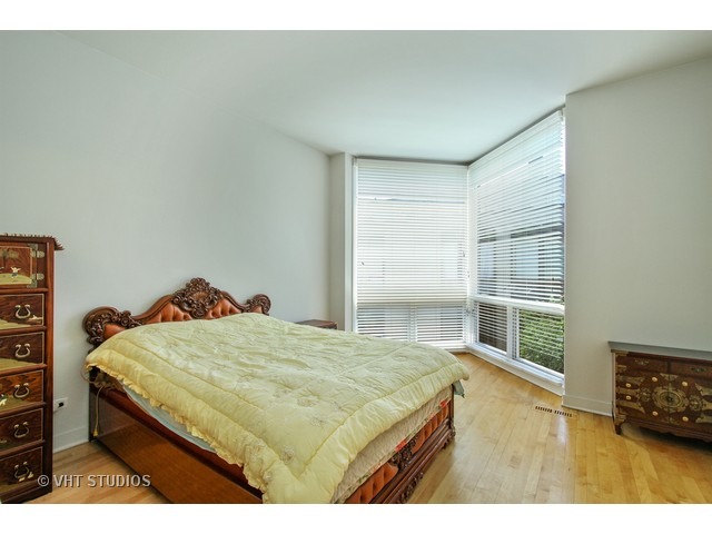 1226 W Cottage Pl, Chicago, IL 60607 photo 17