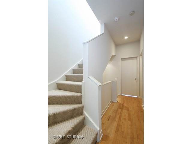 1226 W Cottage Pl, Chicago, IL 60607 photo 13