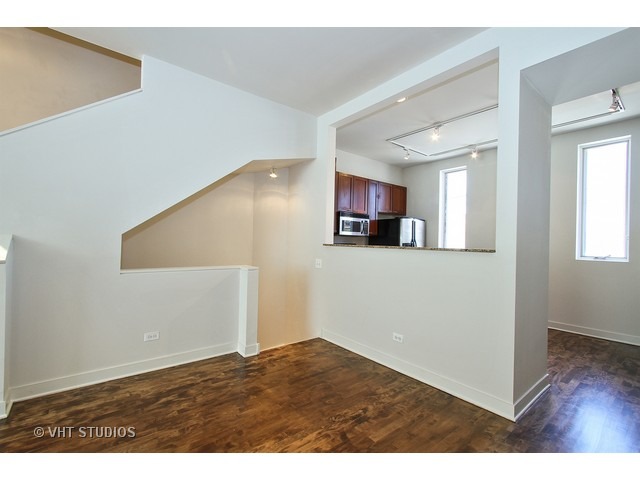 1226 W Cottage Pl, Chicago, IL 60607 photo 6