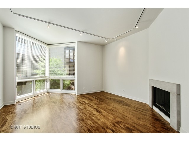 1226 W Cottage Pl, Chicago, IL 60607 photo 11