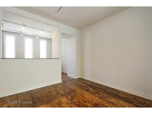 1226 W Cottage Pl, Chicago, IL 60607 photo 7