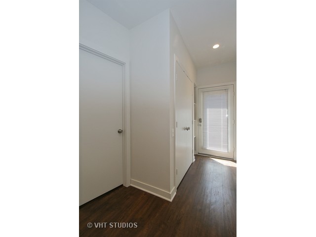 1226 W Cottage Pl, Chicago, IL 60607 photo 2