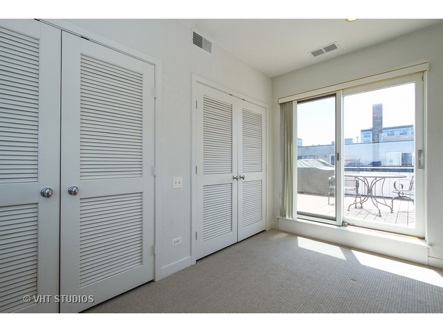 1226 W Cottage Pl, Chicago, IL 60607 photo 19