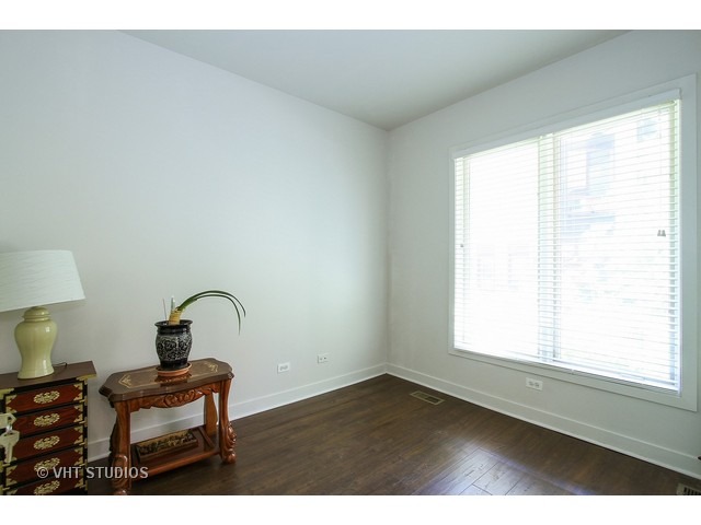 1226 W Cottage Pl, Chicago, IL 60607 photo 3