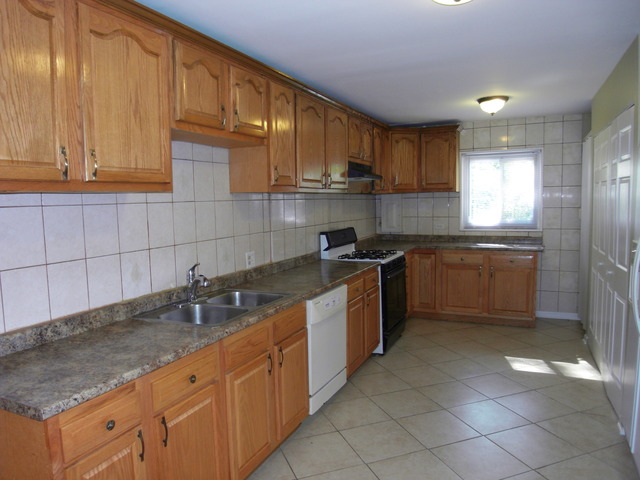 1060 Ash Rd, Hoffman Estates, IL 60169 photo 7