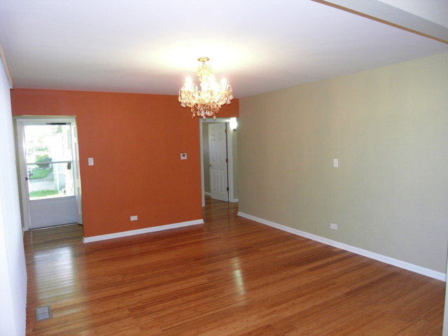 1060 Ash Rd, Hoffman Estates, IL 60169 photo 5