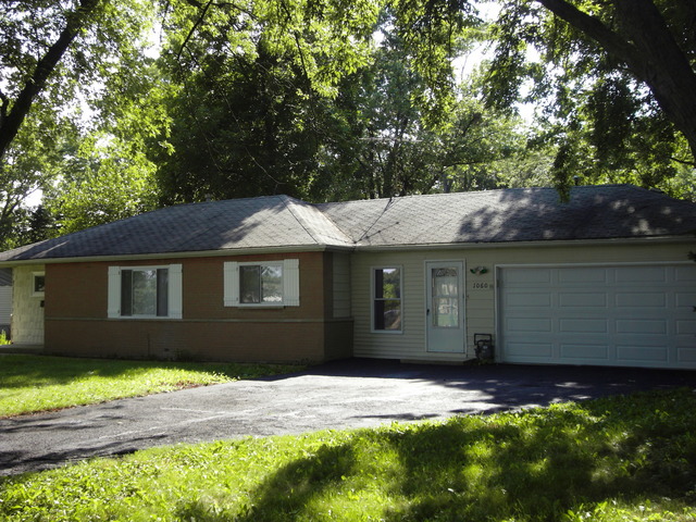 1060 Ash Rd, Hoffman Estates, IL 60169 photo 2