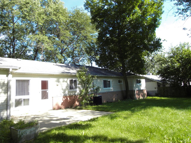 1060 Ash Rd, Hoffman Estates, IL 60169 photo 10
