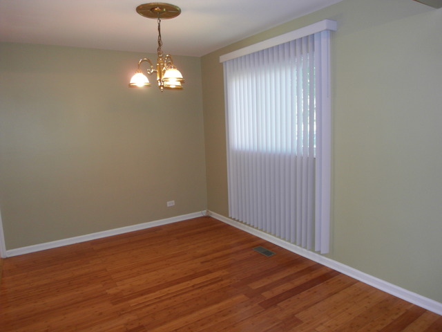 1060 Ash Rd, Hoffman Estates, IL 60169 photo 12