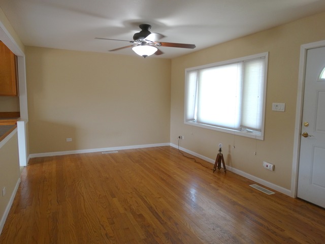 921 E 1st St, Lockport, IL 60441 photo 3