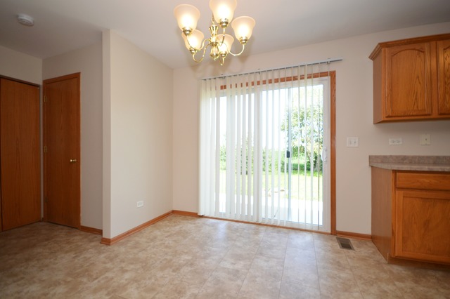 305 Aster Dr, Minooka, IL 60447 photo 10
