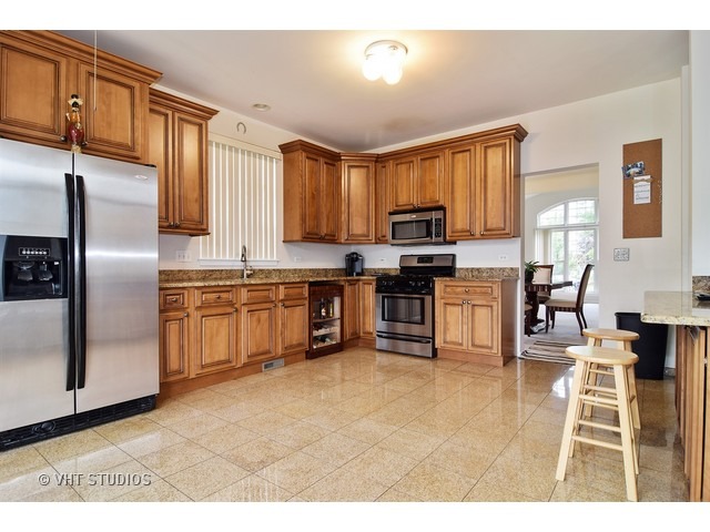 163 Dallas Dr, Bartlett, IL 60103 photo 3