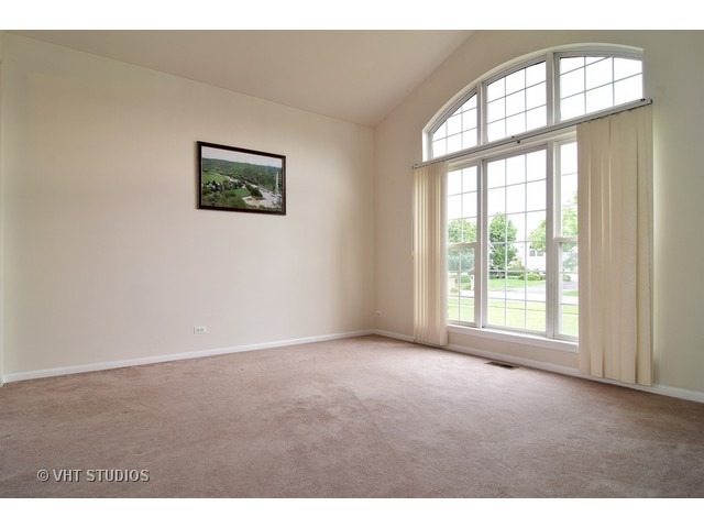 163 Dallas Dr, Bartlett, IL 60103 photo 2