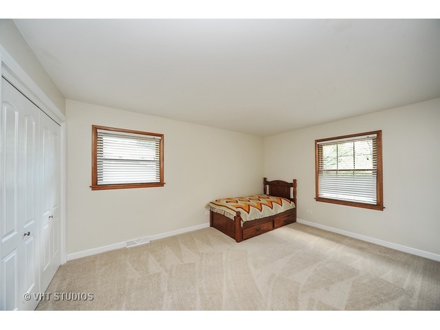 1756 E Corktree Ln, Mount Prospect, IL 60056 photo 12