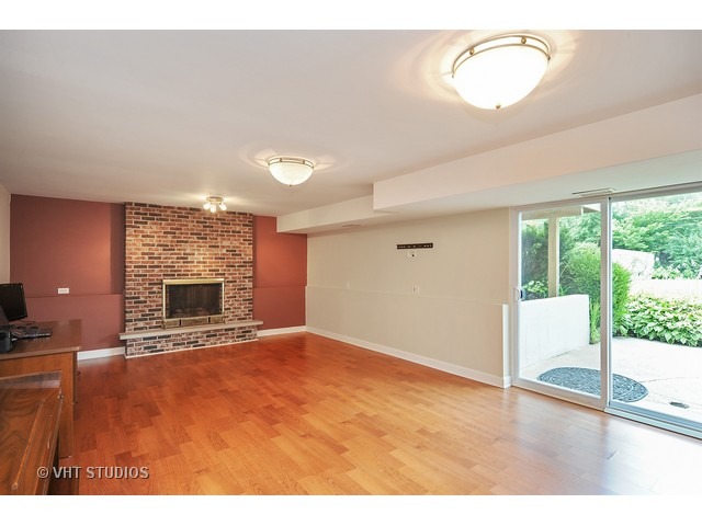1756 E Corktree Ln, Mount Prospect, IL 60056 photo 9