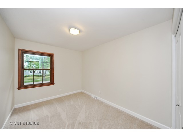 1756 E Corktree Ln, Mount Prospect, IL 60056 photo 13