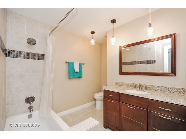 1756 E Corktree Ln, Mount Prospect, IL 60056 photo 11