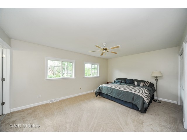 1756 E Corktree Ln, Mount Prospect, IL 60056 photo 10