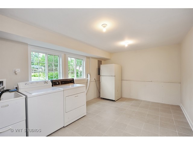 1756 E Corktree Ln, Mount Prospect, IL 60056 photo 17