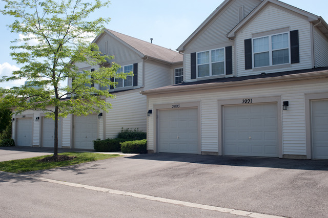 3095 Falling Waters Ln, Lindenhurst, IL 60046 photo 1