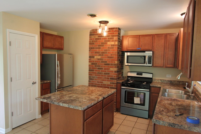 911 S River Rd, Mchenry, IL 60051 photo 2