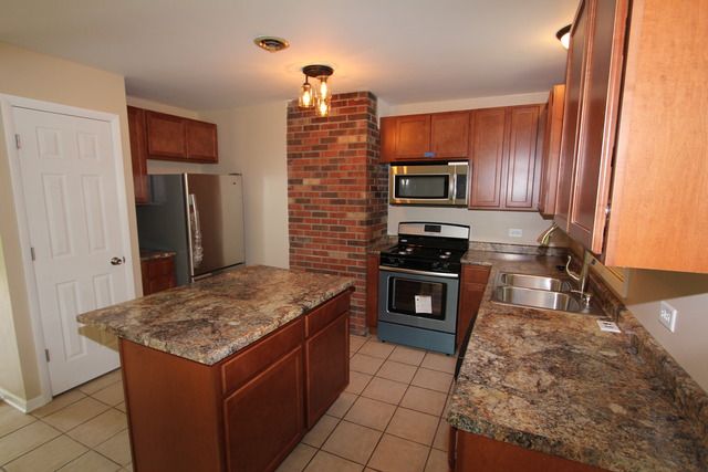 911 S River Rd, Mchenry, IL 60051 photo 4