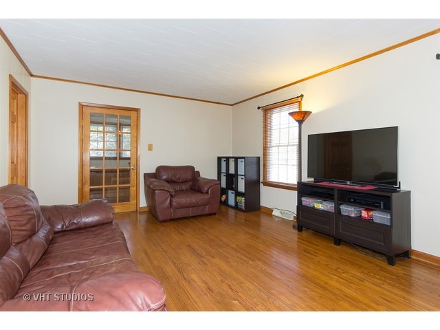 110 E 7th St, Lockport, IL 60441 photo 2