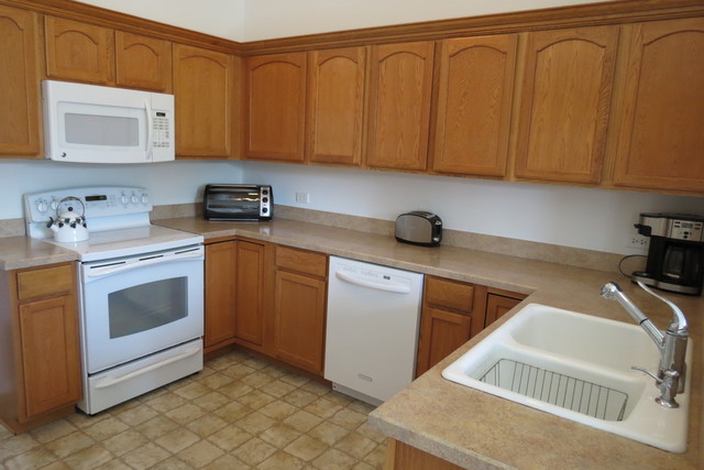 992 Oak Ridge Blvd, Elgin, IL 60120 photo 8