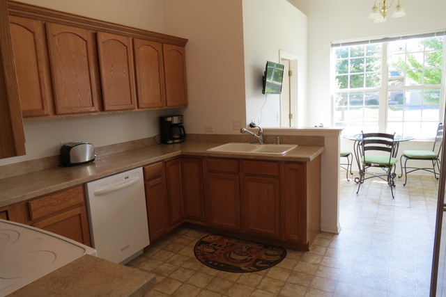 992 Oak Ridge Blvd, Elgin, IL 60120 photo 7