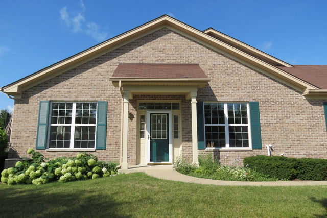 992 Oak Ridge Blvd, Elgin, IL 60120 photo 2