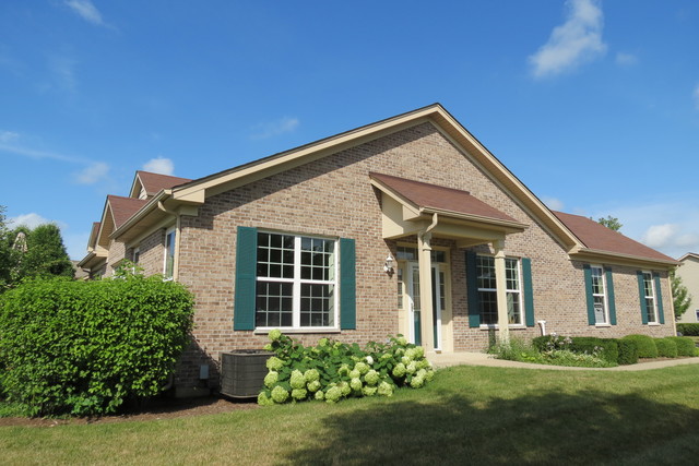 992 Oak Ridge Blvd, Elgin, IL 60120 photo 1
